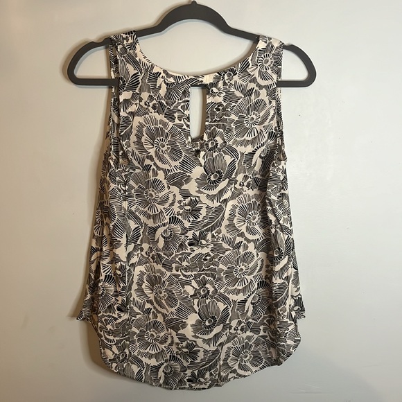 Pretty Floral Black and White Tank size Large Old Navy - Picture 2 of 5